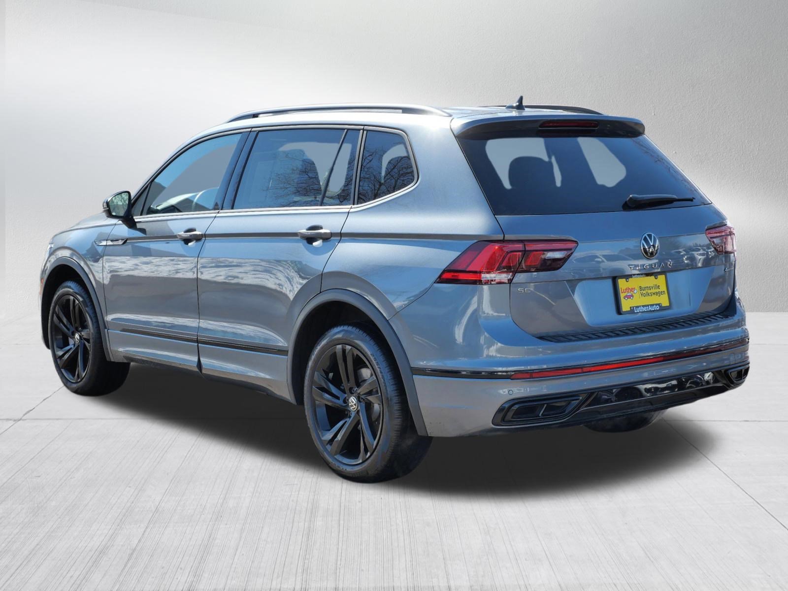 Certified 2023 Volkswagen Tiguan SE R-Line image 5
