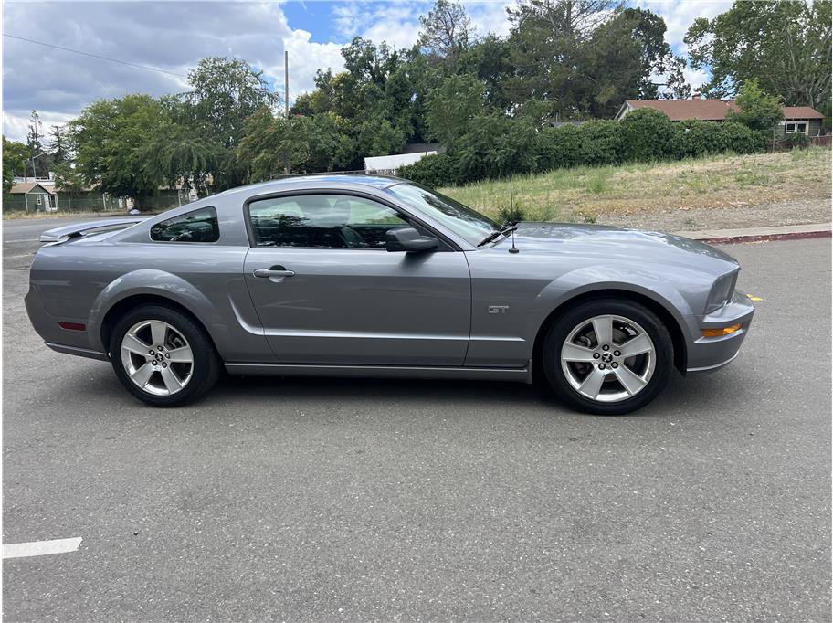 Used 2006 Ford Mustang GT RWD image 4