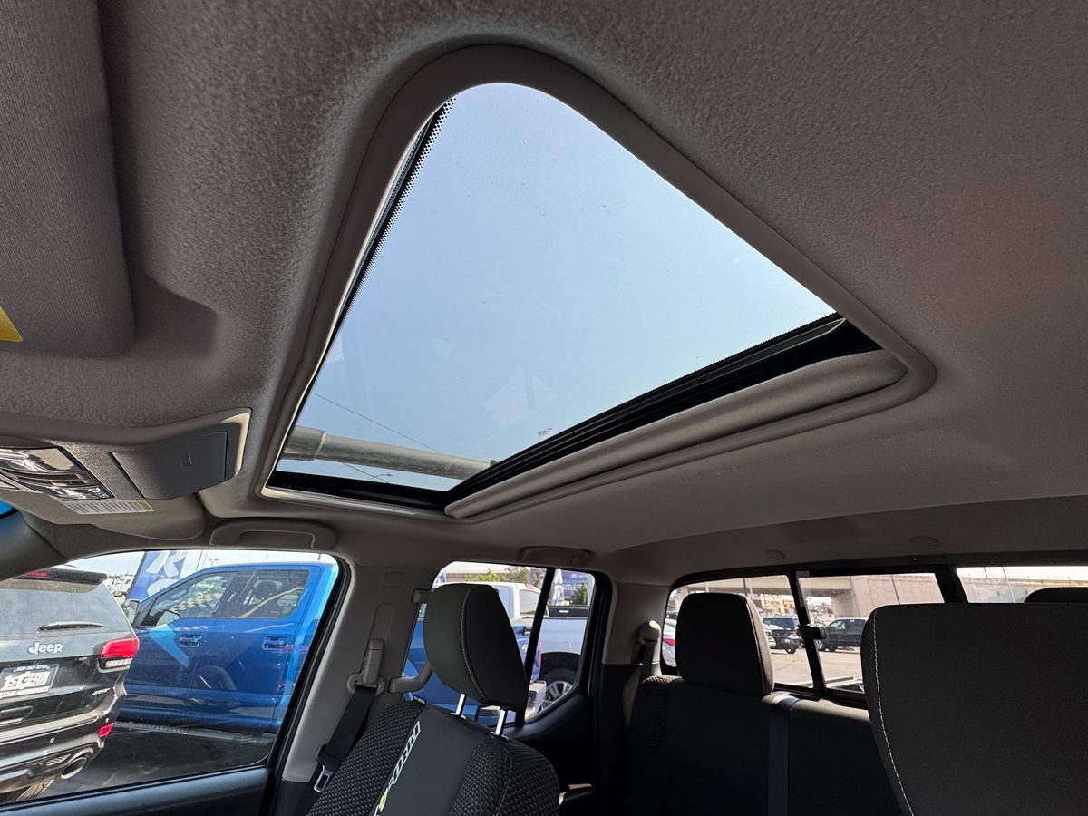 Used 2019 Nissan Frontier PRO-4X AWD/4WD image 16