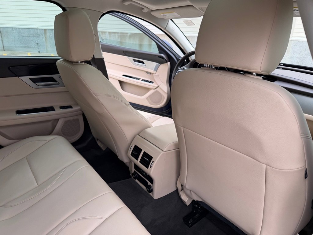 Used 2018 Jaguar XF Premium AWD/4WD image 19