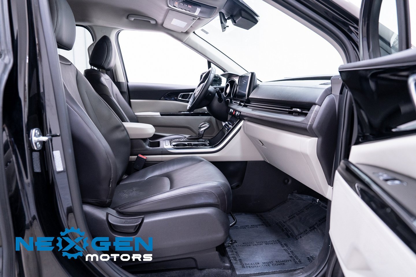 Used 2024 Kia Carnival EX image 50