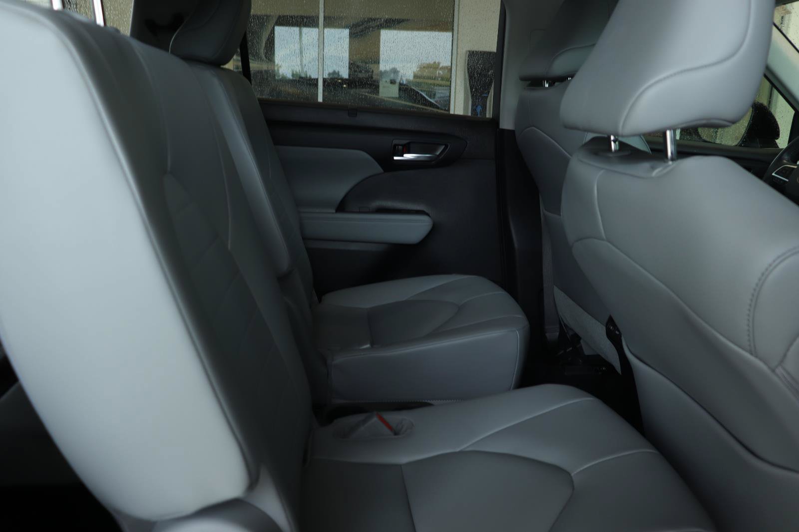 Used 2023 Toyota Highlander XLE FWD image 20