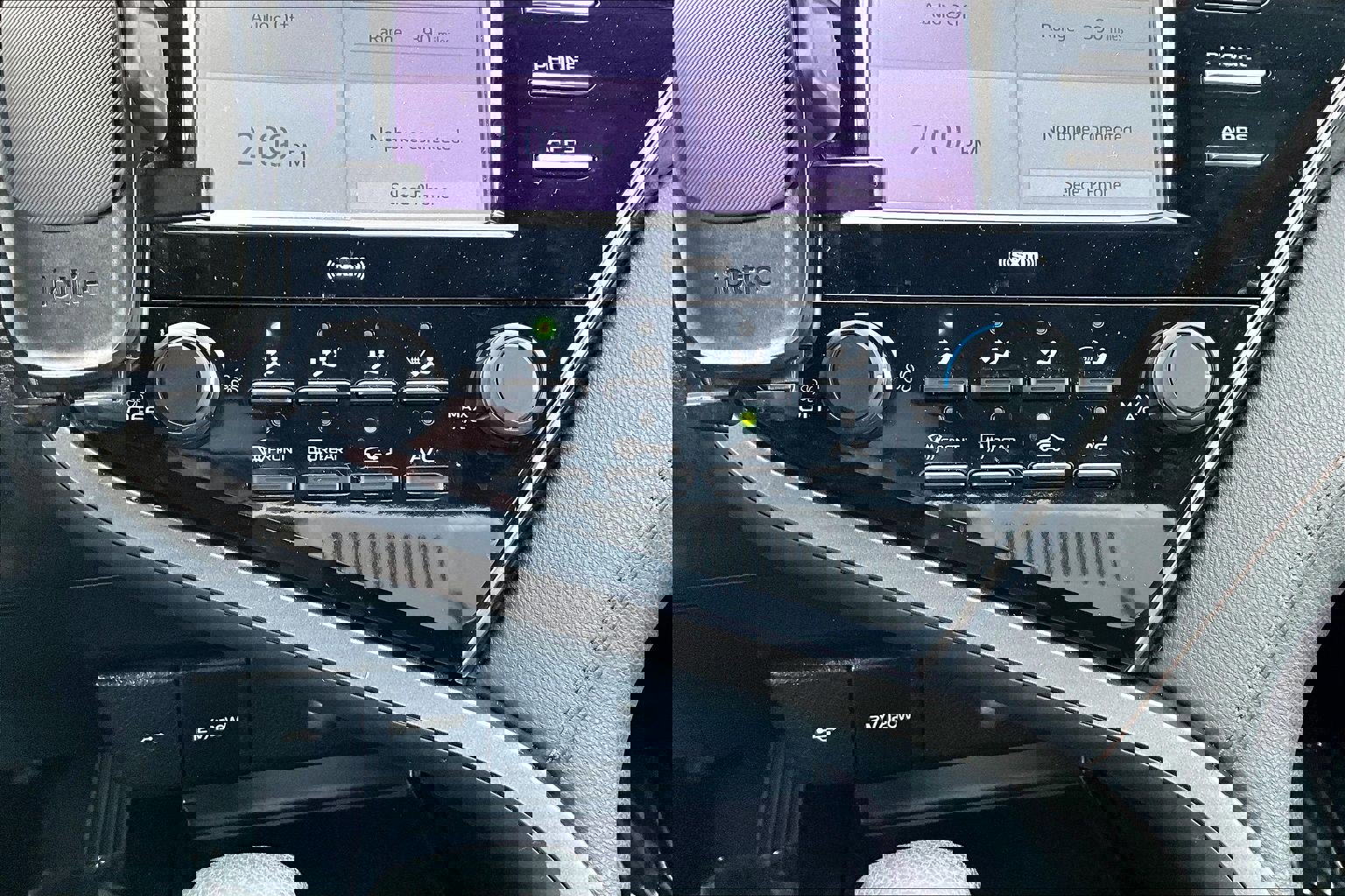 Used 2020 Toyota Camry LE image 16