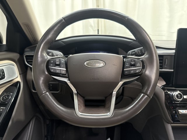 Used 2022 Ford Explorer Platinum w/ Equipment Group 601A AWD/4WD image 16