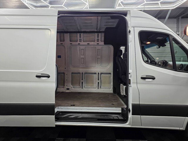 Used 2022 Mercedes-Benz Sprinter 2500 image 11