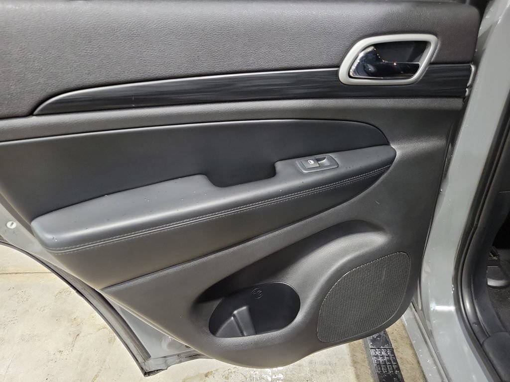 Used 2020 Jeep Grand Cherokee Altitude RWD image 16