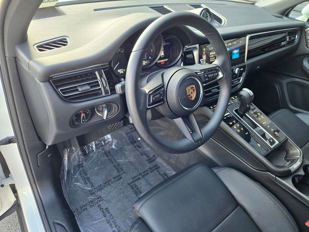 Used 2025 Porsche Macan w/ Premium Package Plus AWD/4WD image 4