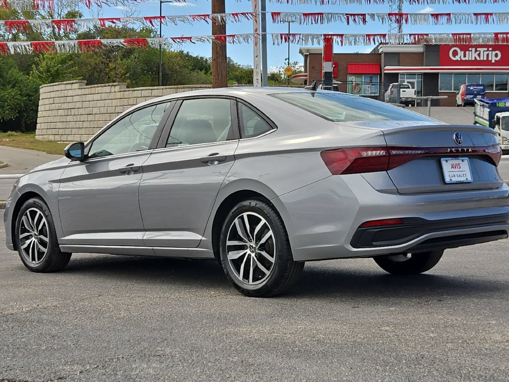 Used 2026 Volkswagen Jetta SE FWD image 9