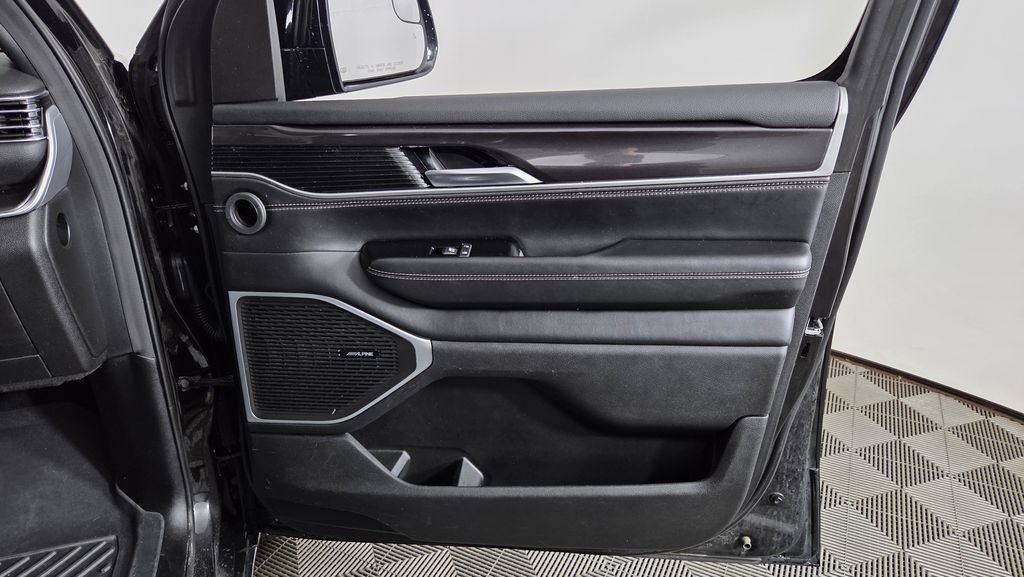 Used 2023 Jeep Wagoneer 4WD image 36