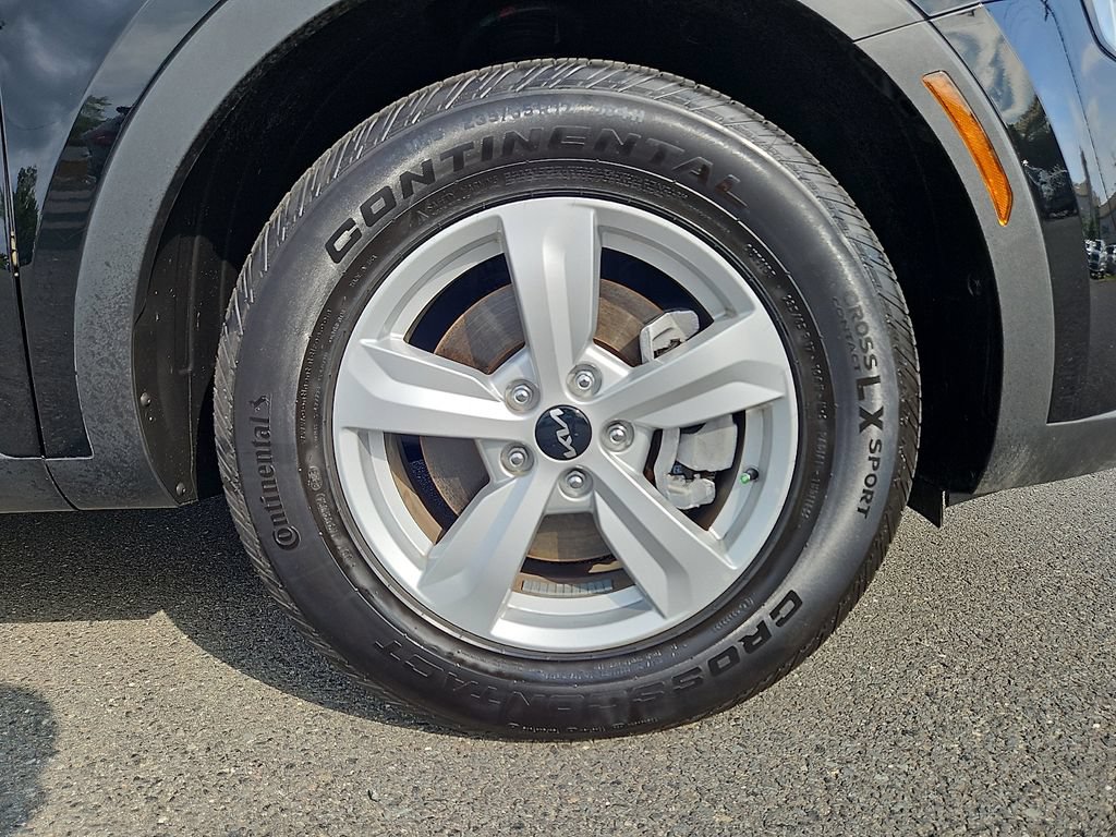 Certified 2026 Kia Sorento LX FWD image 9