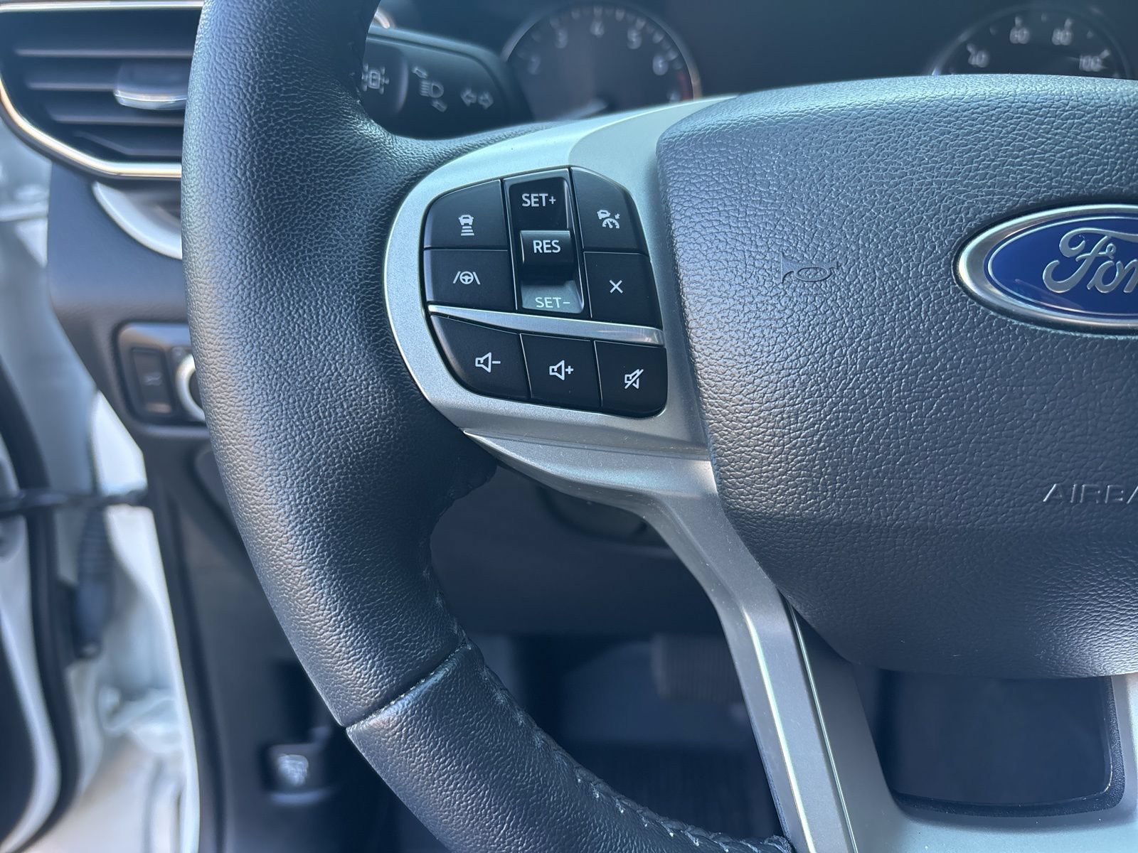 Certified 2023 Ford Explorer XLT w/ Equipment Group 202A AWD/4WD image 19