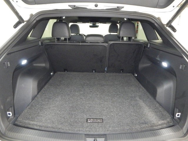 Used 2024 Volkswagen Atlas Cross Sport SE image 19