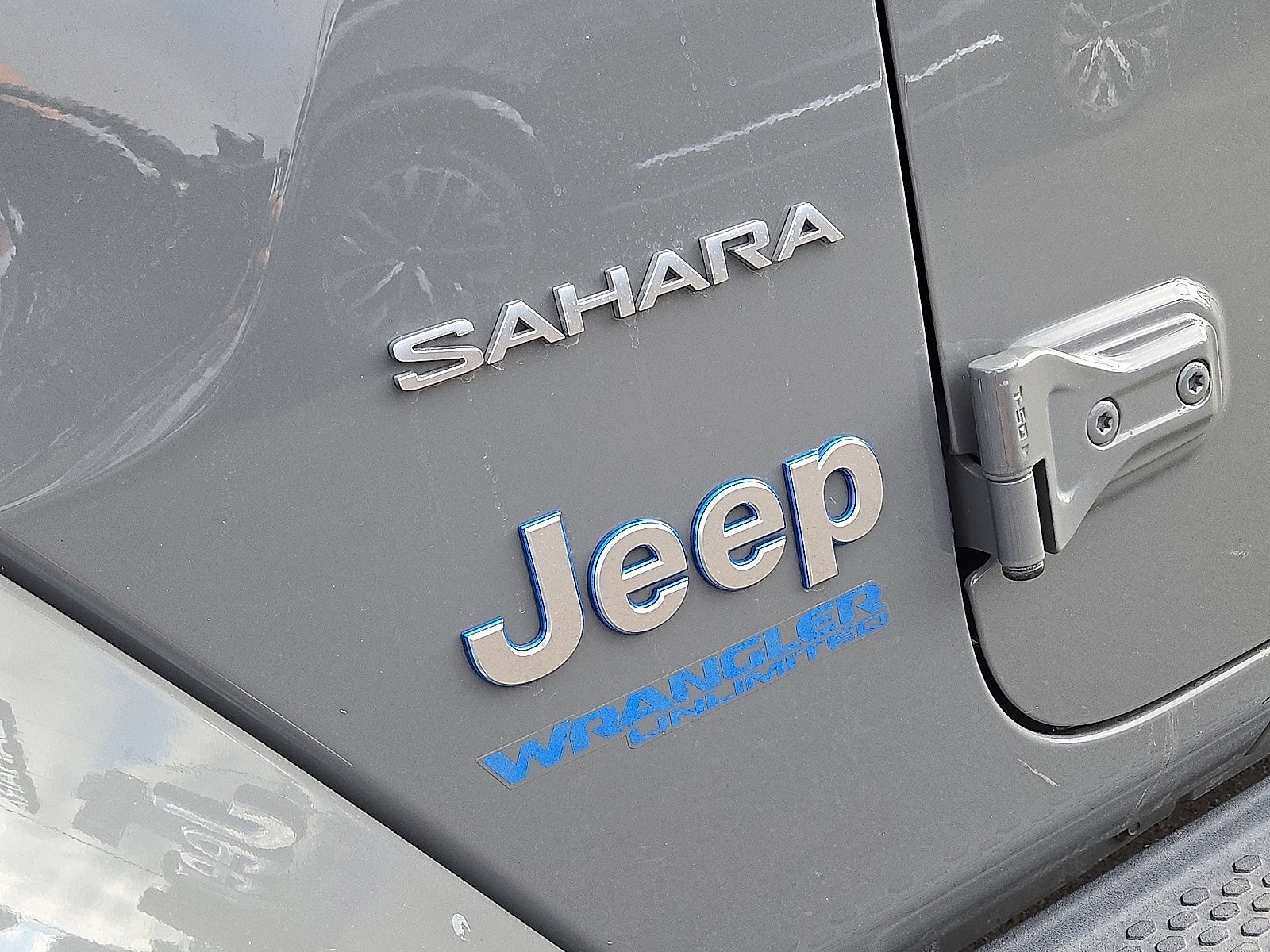 Used 2021 Jeep Wrangler Unlimited Sahara w/ Cold Weather Group AWD/4WD image 11
