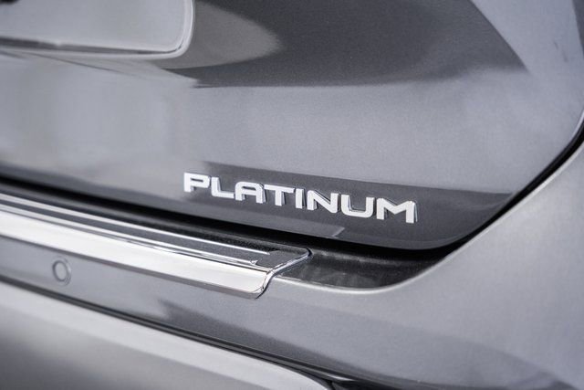 Used 2024 Toyota Highlander Platinum image 7