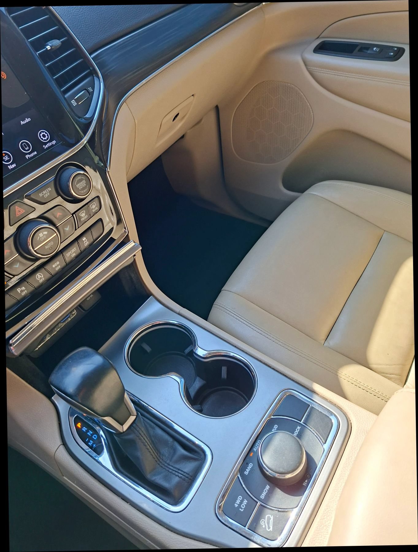 Used 2020 Jeep Grand Cherokee Limited AWD/4WD image 13