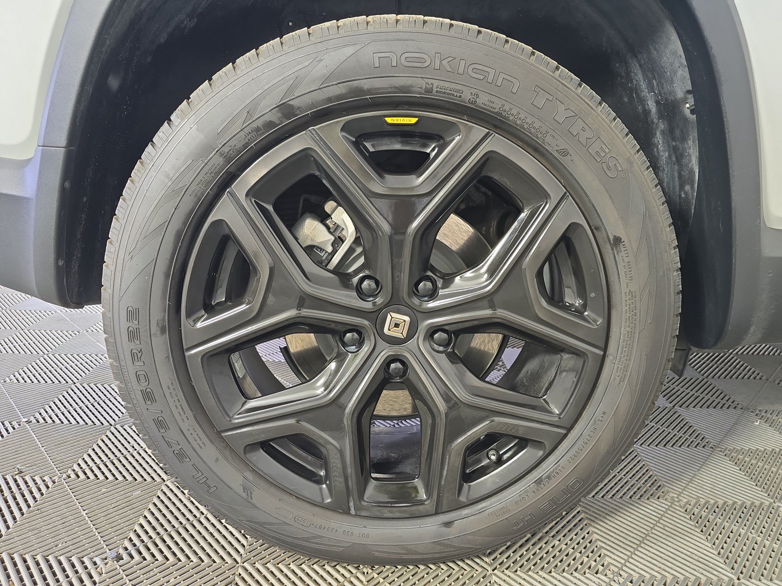 Used 2024 Rivian R1S Adventure AWD/4WD image 11