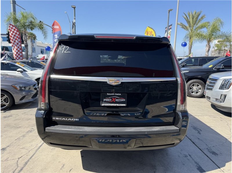Used 2016 Cadillac Escalade Platinum AWD/4WD image 5