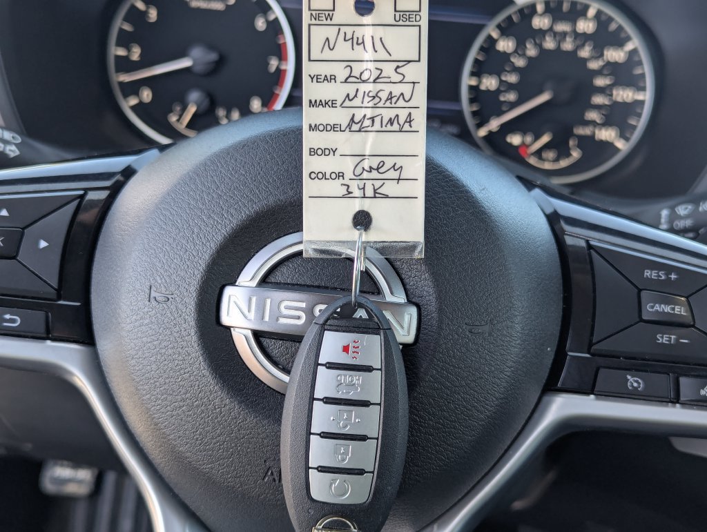 Used 2025 Nissan Altima 2.5 SR w/ SR Premium Package FWD image 37