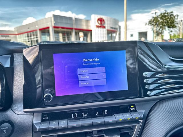 Used 2025 Toyota Camry SE w/ Convenience Package image 25