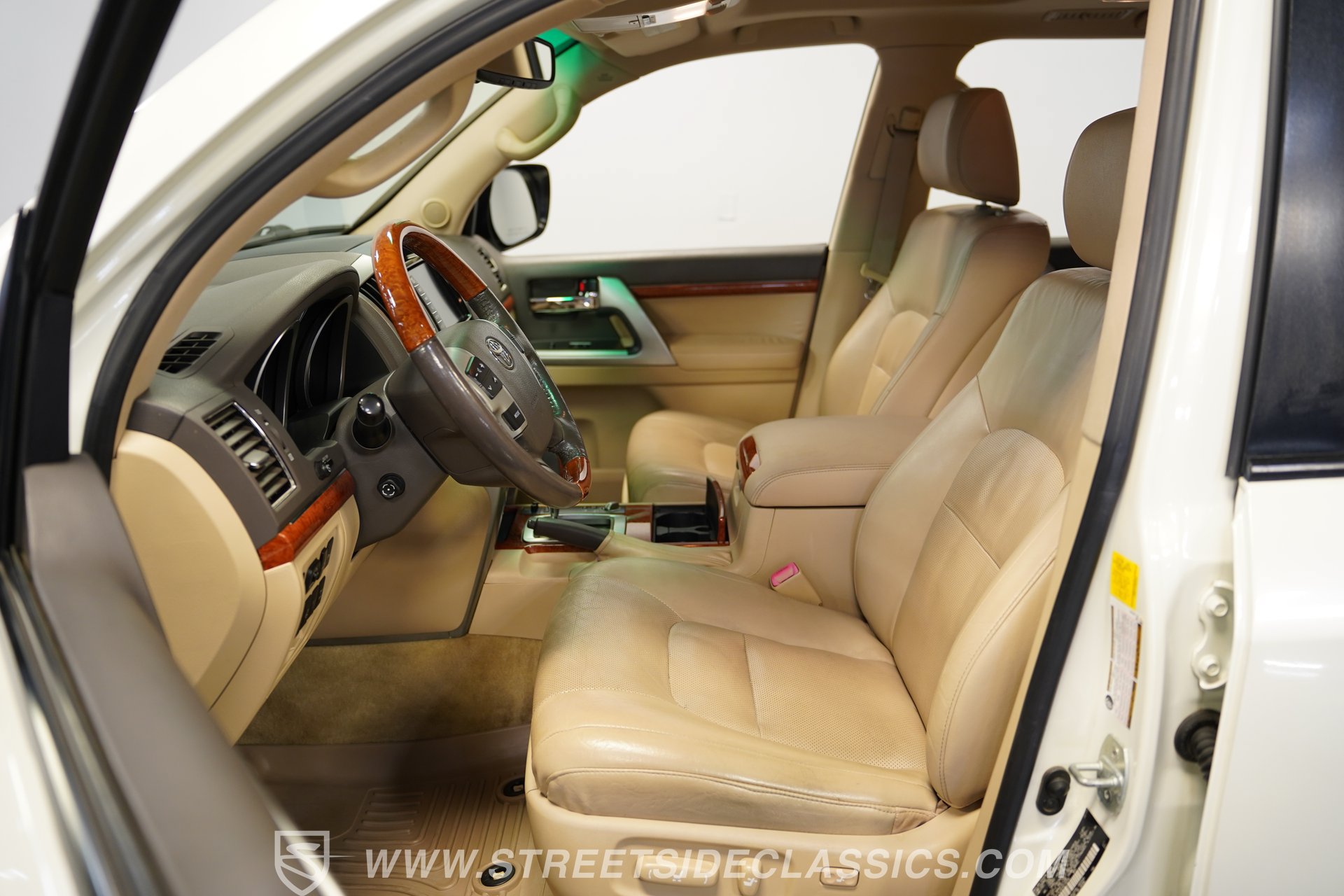 Used 2013 Toyota Land Cruiser AWD/4WD image 38
