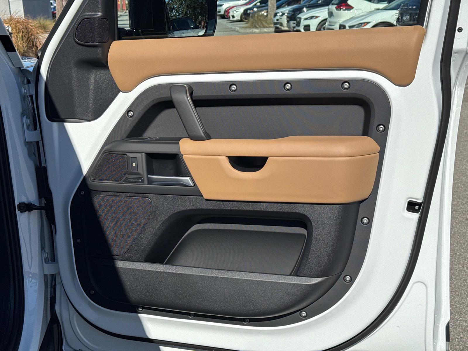 Used 2025 Land Rover Defender 110 S image 9