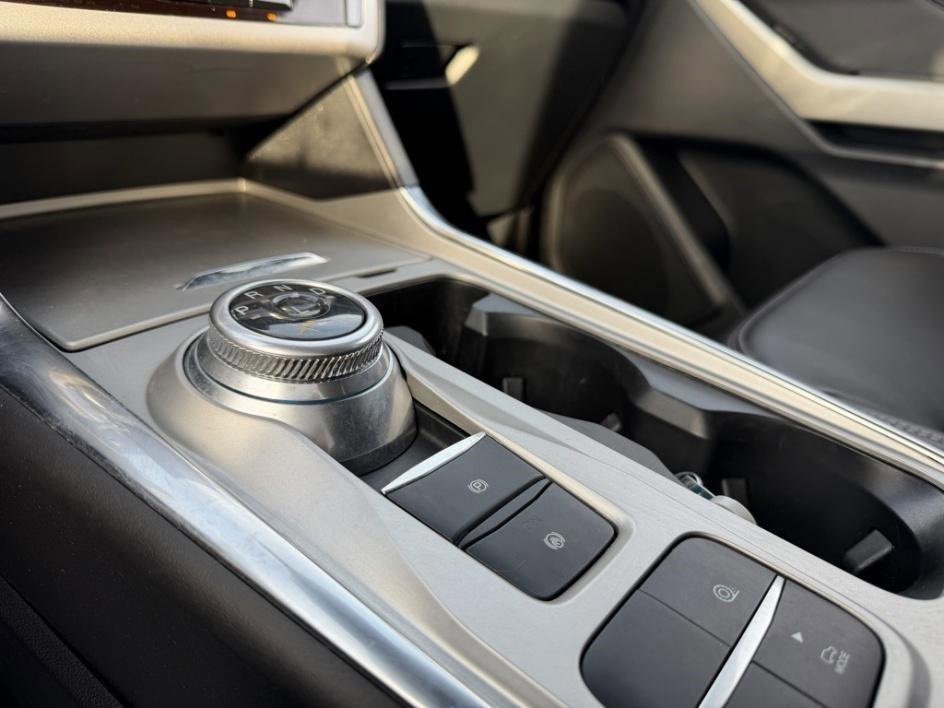 Used 2022 Ford Explorer XLT w/ Equipment Group 202A image 33