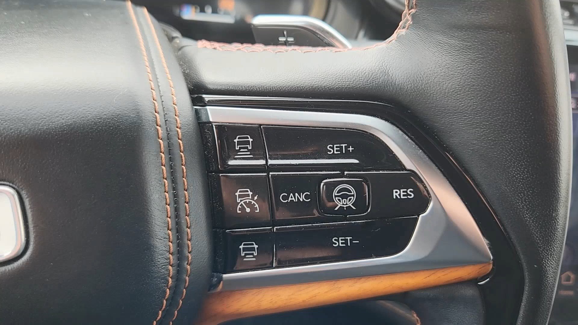 Used 2022 Jeep Grand Cherokee Summit AWD/4WD image 14
