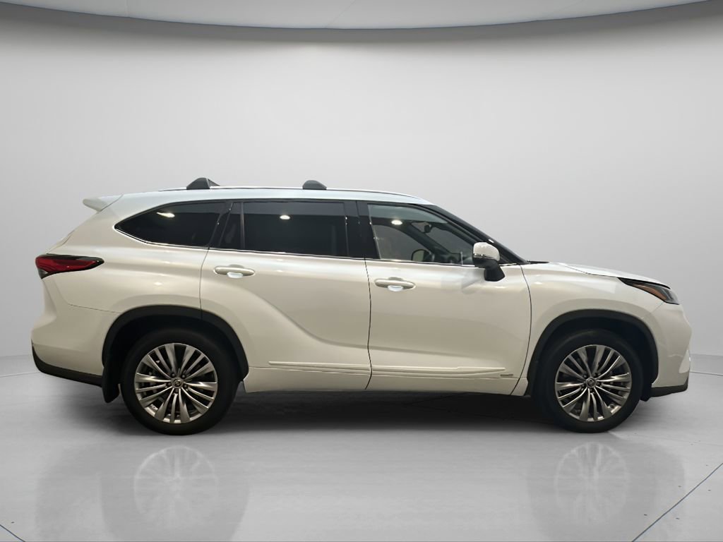 Used 2022 Toyota Highlander Platinum AWD/4WD image 7