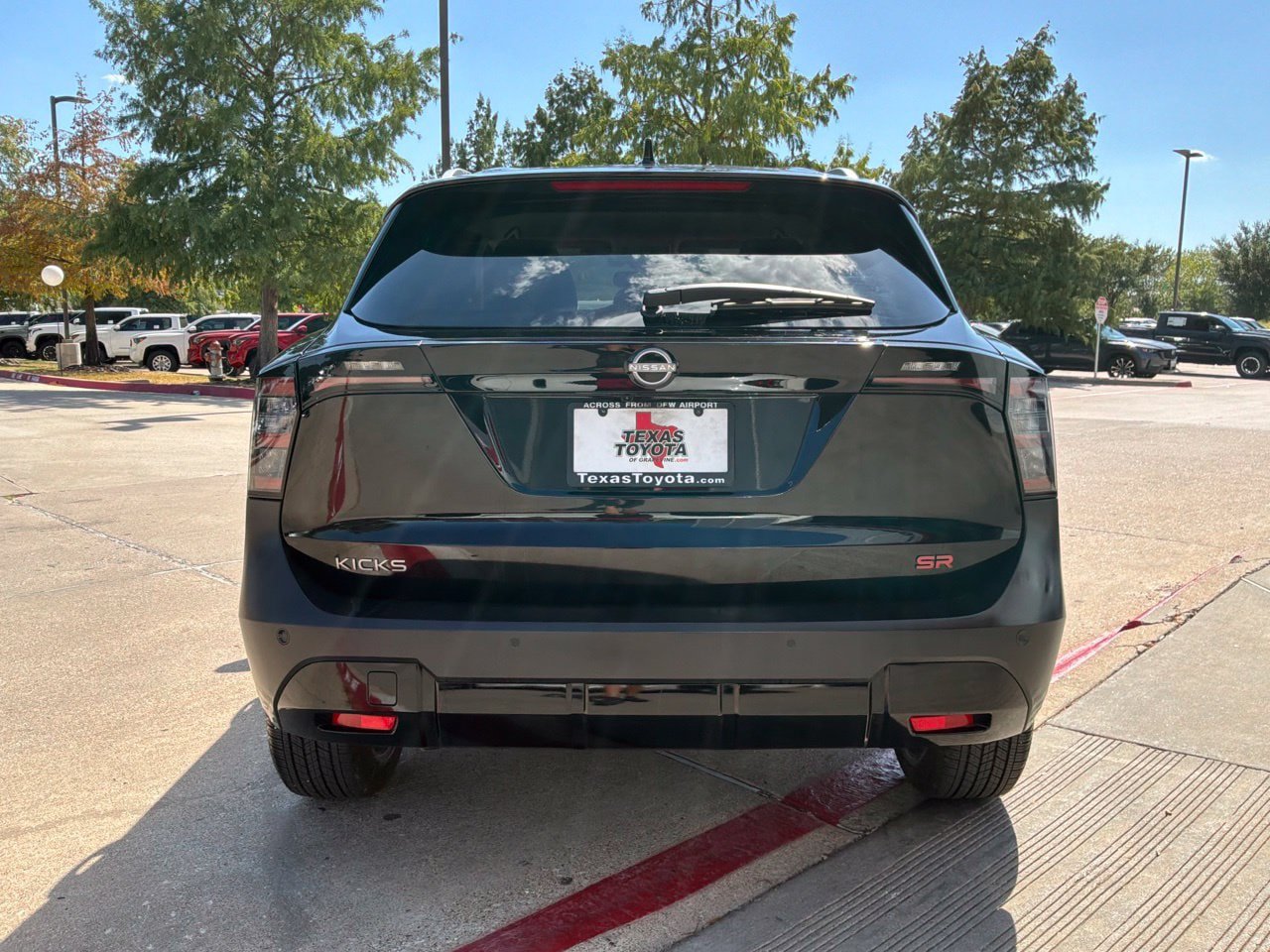 Used 2026 Nissan Kicks SR FWD image 7