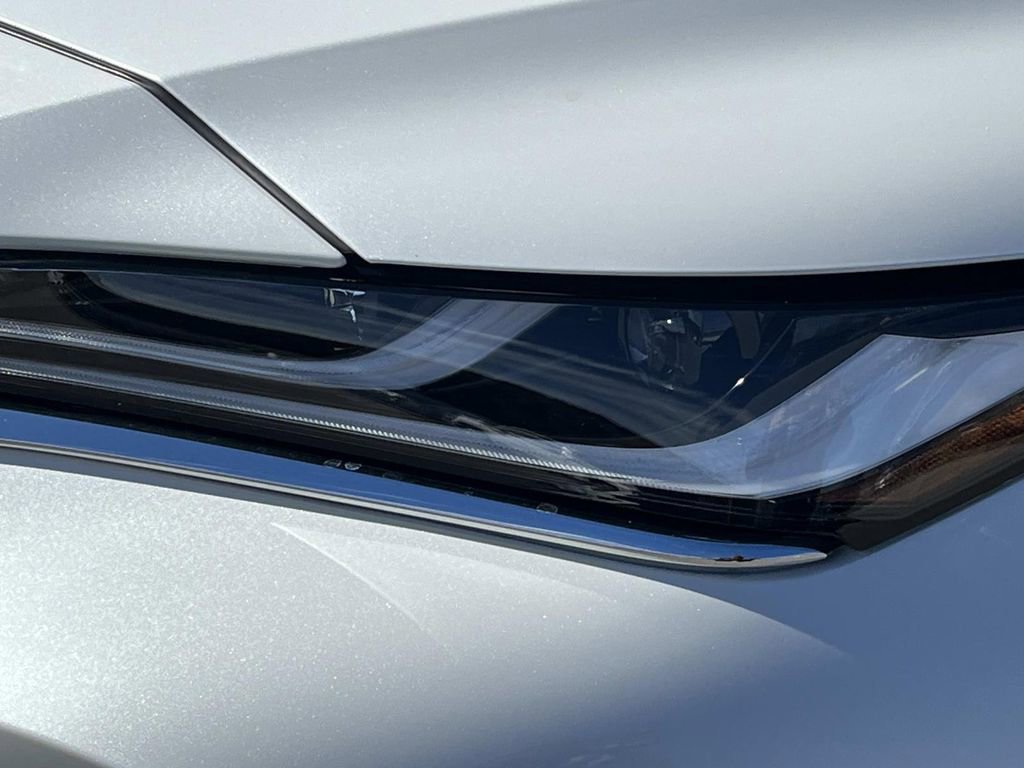 Used 2024 Toyota Venza XLE image 9