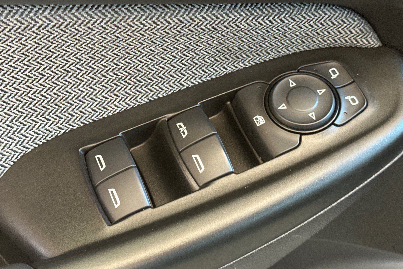 Used 2025 Chevrolet TrailBlazer LS w/ LS Convenience Package FWD image 14