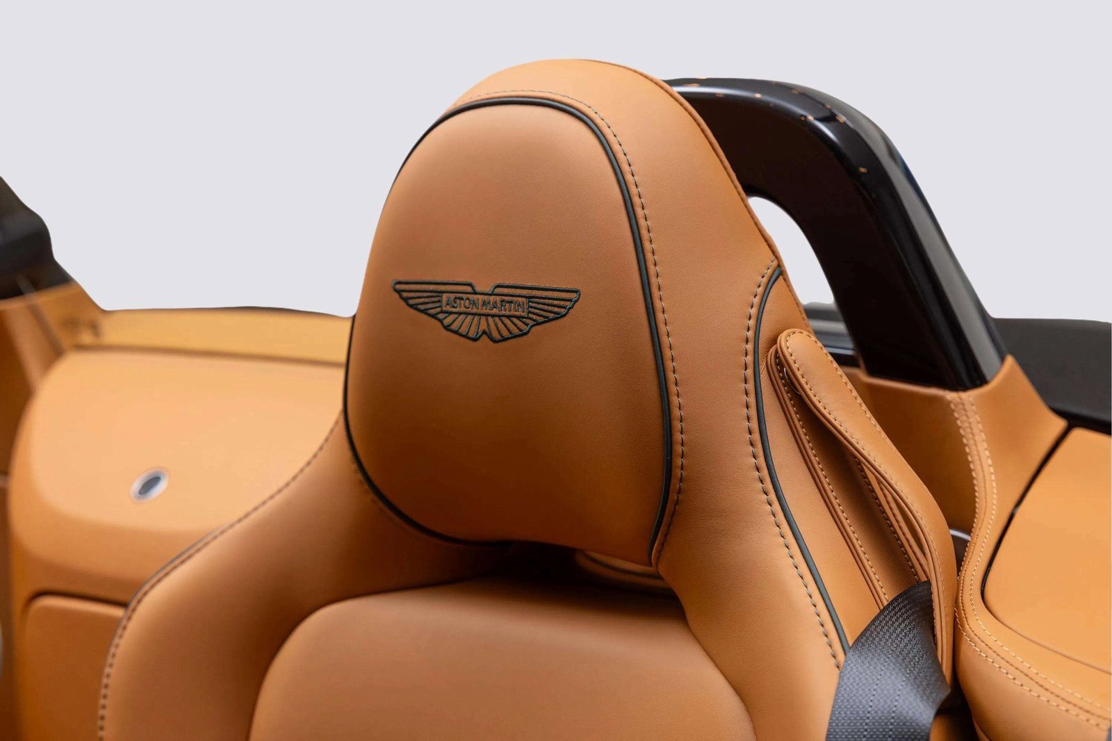 New 2026 Aston Martin V8 Vantage Roadster image 38