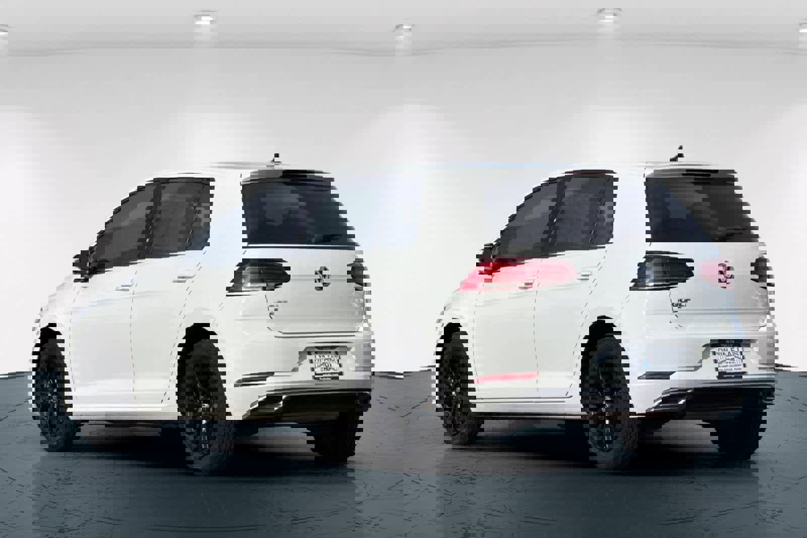 Used 2019 Volkswagen Golf SE image 8