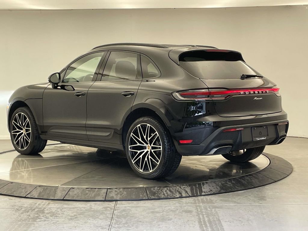 Certified 2025 Porsche Macan AWD/4WD image 3