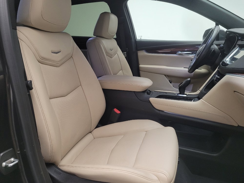 Used 2017 Cadillac XT5 Premium Luxury w/ LPO, Wheel Lock Package AWD/4WD image 21