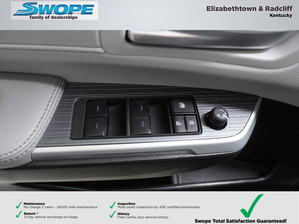 Used 2025 Toyota Sienna XLE image 15