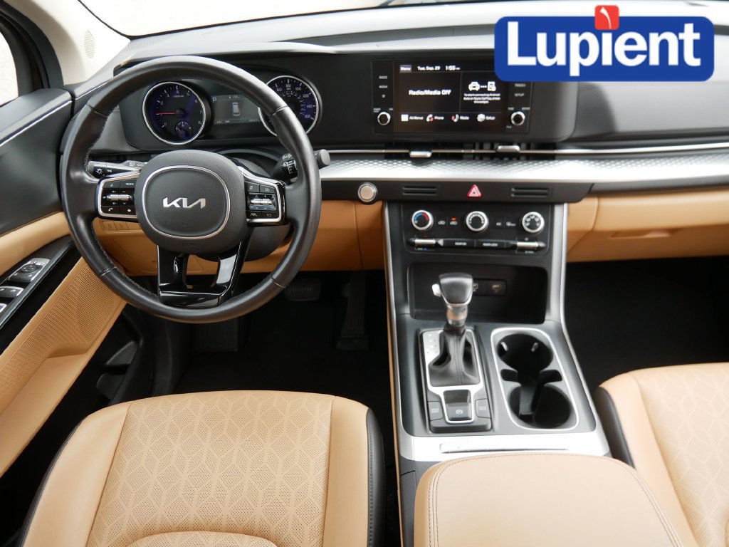 Used 2024 Kia Carnival LX FWD image 14