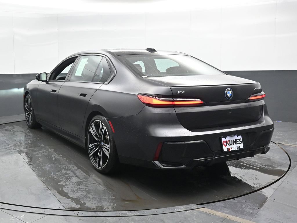 Used 2023 BMW i7 xDrive60 image 11