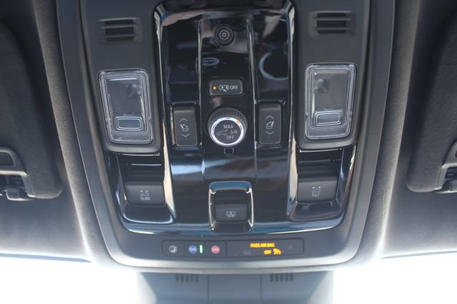 Used 2026 Cadillac Escalade ESV Platinum Sport w/ LPO, ONYX Package AWD/4WD image 40