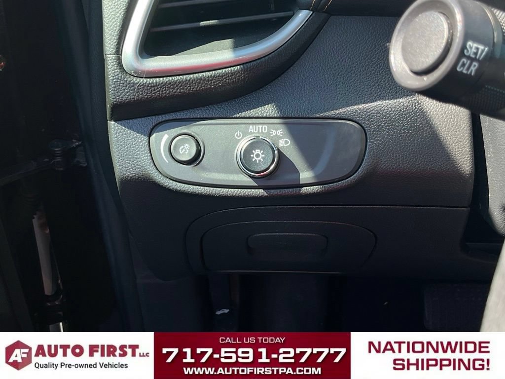 Used 2021 Chevrolet Trax LT w/ Driver Confidence Package AWD/4WD image 22
