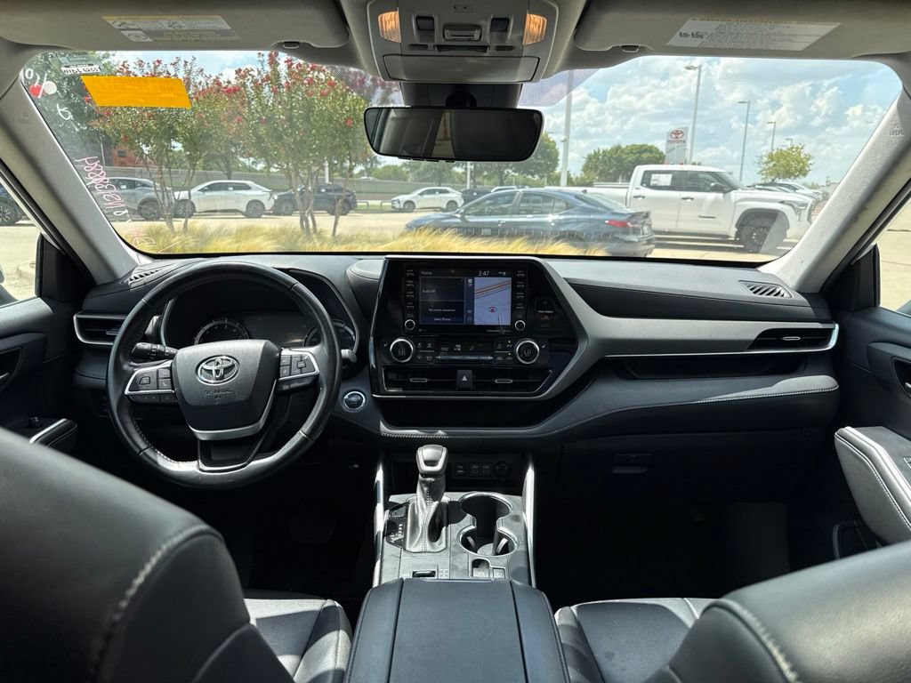 Used 2022 Toyota Highlander XLE FWD image 13