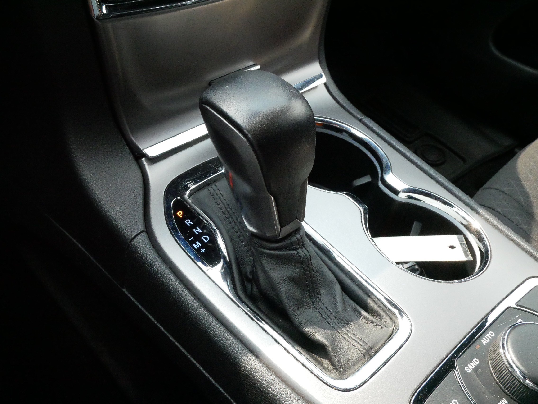 Used 2020 Jeep Grand Cherokee Laredo AWD/4WD image 23