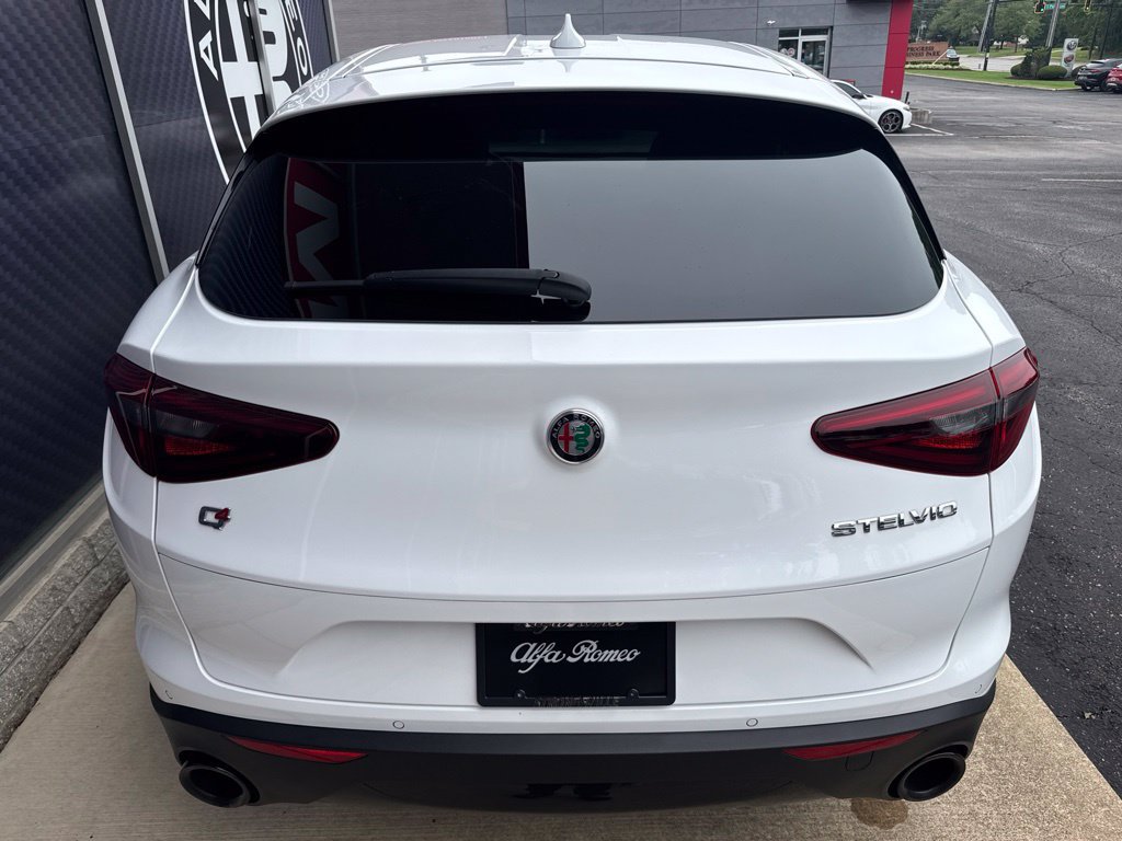 Used 2023 Alfa Romeo Stelvio Sprint AWD/4WD image 11