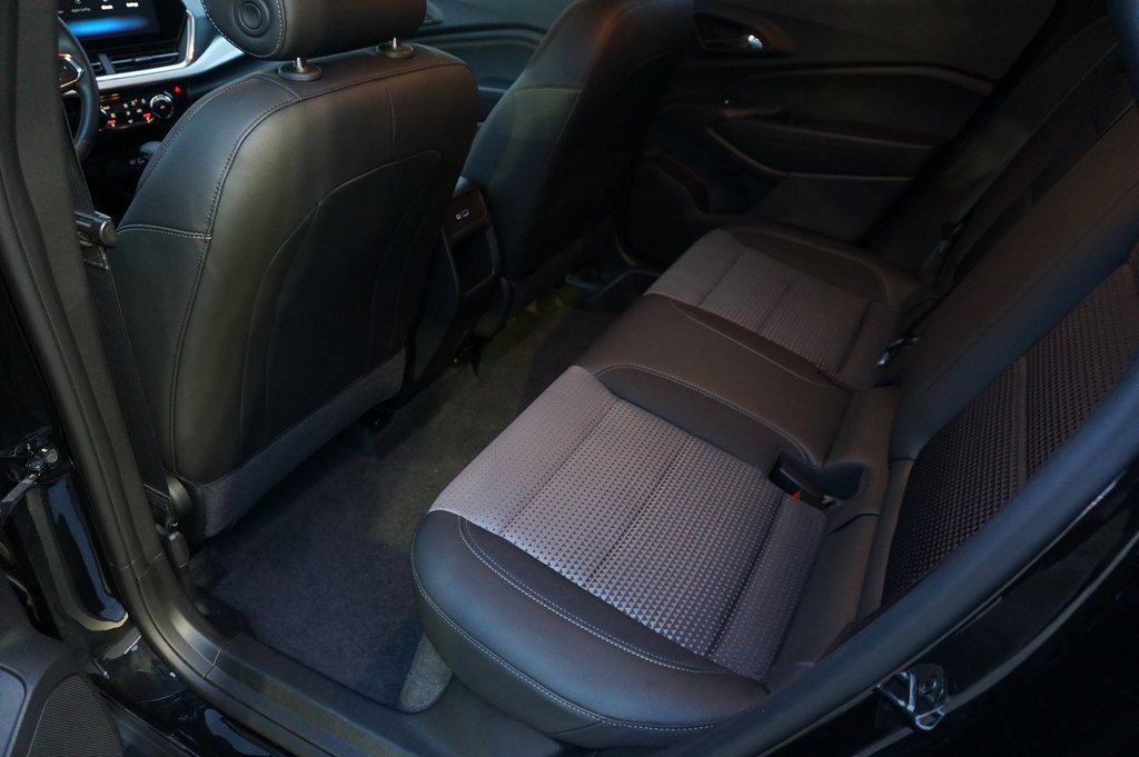 Certified 2024 Chevrolet Trax LT w/ LT Convenience Package image 25