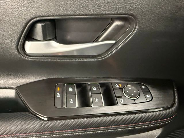 Used 2025 Nissan Kicks SR image 28