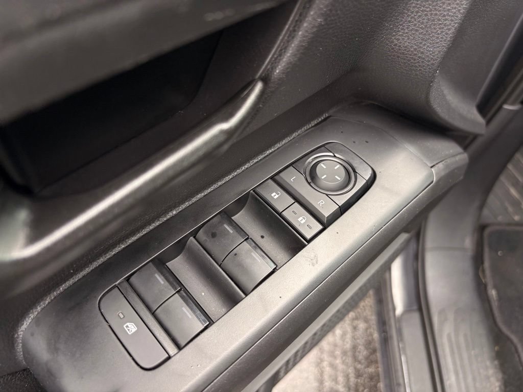 Used 2025 Toyota Tacoma SR5 AWD/4WD image 12