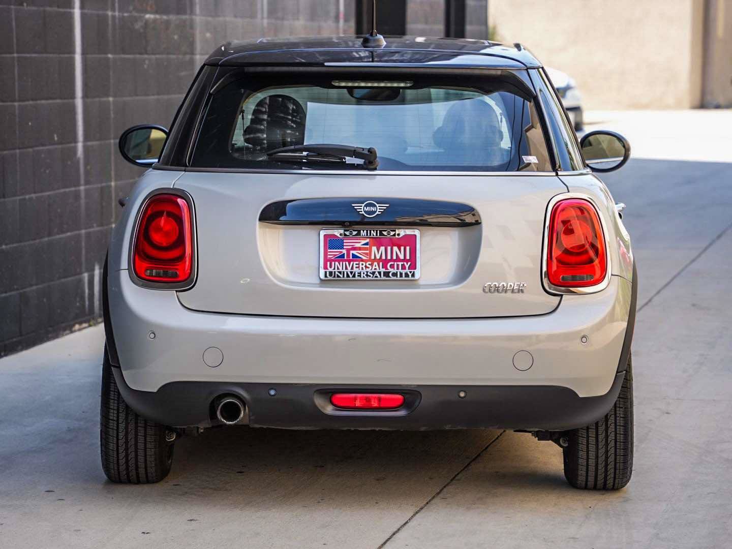 Used 2019 MINI Cooper 4-Door Hardtop FWD image 4