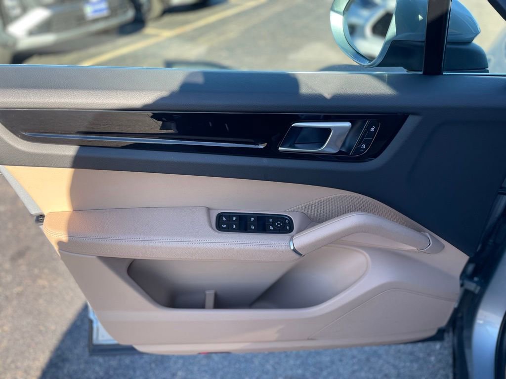 Used 2022 Porsche Cayenne E-Hybrid image 14