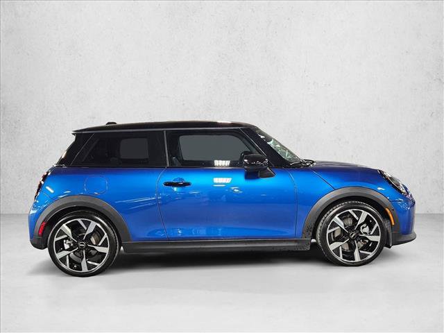 Used 2025 MINI Cooper 2-Door Hardtop FWD image 4