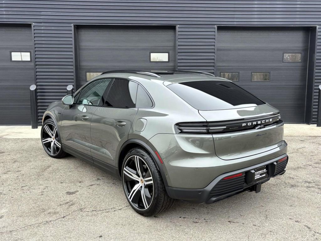 Used 2024 Porsche Macan 4 Electric image 8
